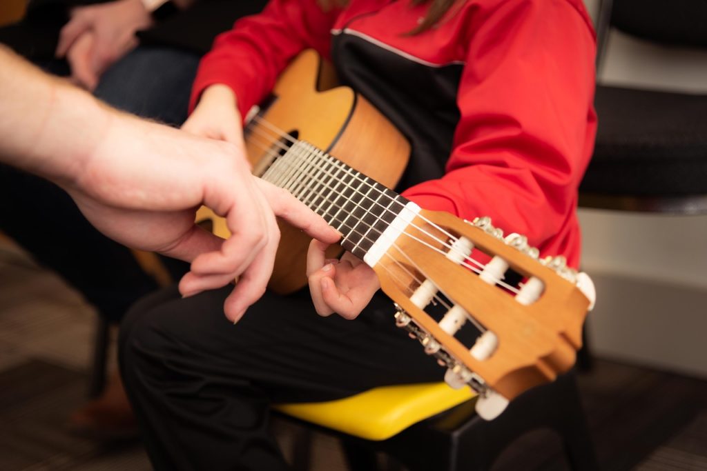 Atelier guitare enfant - Atelier Gaumais - Halenzy