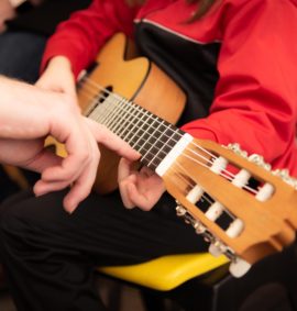 Atelier guitare enfant - Atelier Gaumais - Halenzy