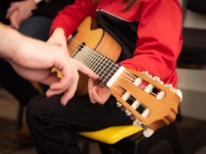 Atelier guitare enfant - Atelier Gaumais - Halenzy